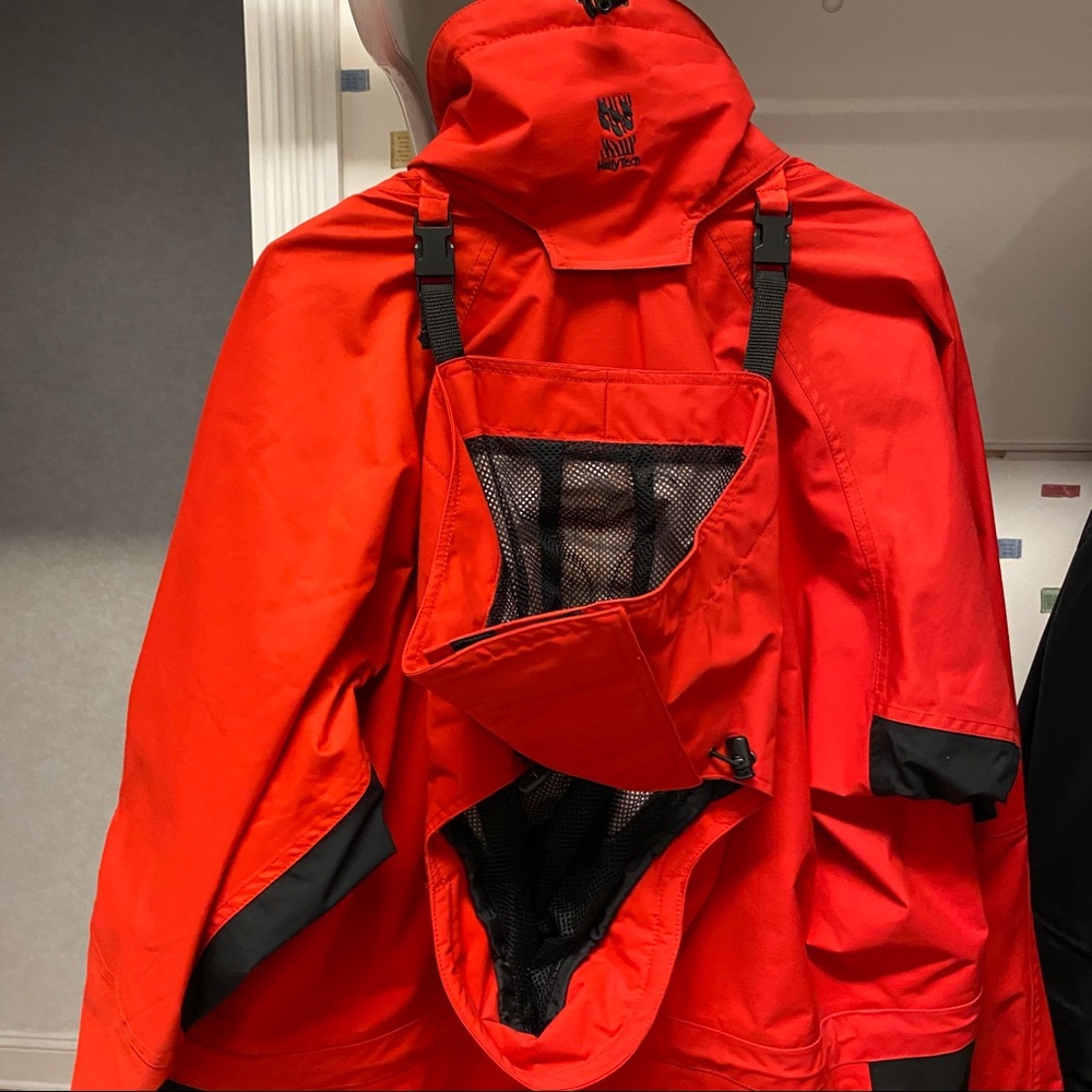Helly Hansen Winter Parka w/ Large Hood - Red - XL - Picture 3 of 6